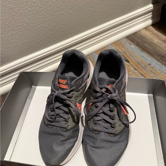 Nike women's running shoes - Picture 3 of 4